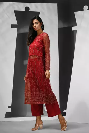 Red georgette kurta set with floral embroidery