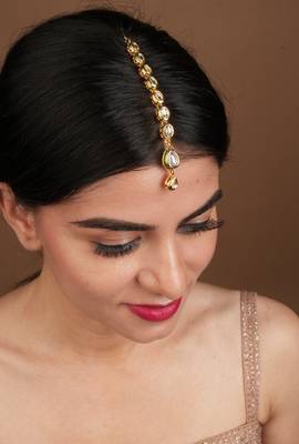 Yellow Gold Stone Studded Maang Tikka: Essential Wedding Accessory 1