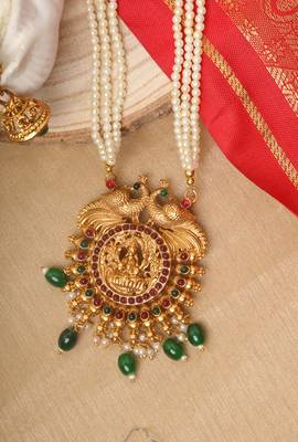 Peackock Shaped Jewelry Set With Laxmi Motif 2