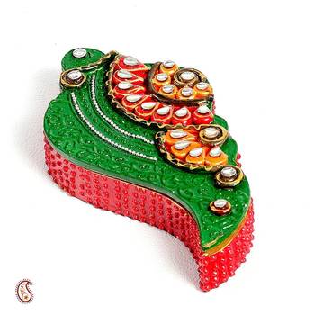 Shankh Design Kumkum Chopra In Wood N Clay 2