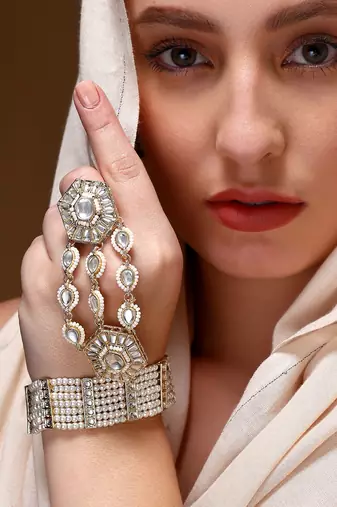 Bridal hand harness with kundan stones by leshya