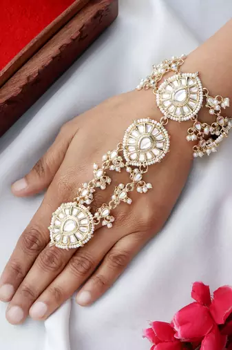 Bridal hand harness with kundan stones by leshya