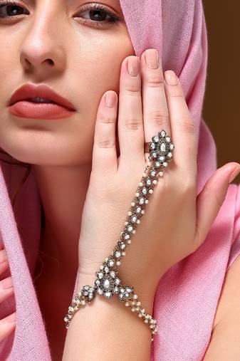 Bridal hand harness with kundan stones by leshya