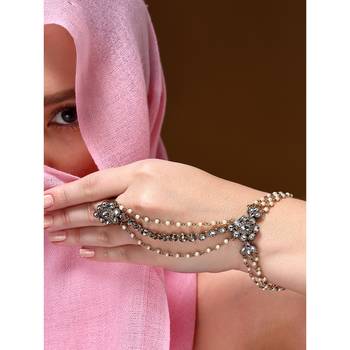 Bridal hand harness with kundan stones by leshya 5