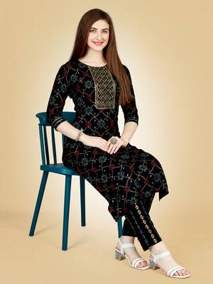 Women's black heavy rayon 14 kgs embroidery kurti with pant 2