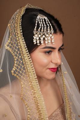Exquisite Kundan Pearl Maang Tikka 1