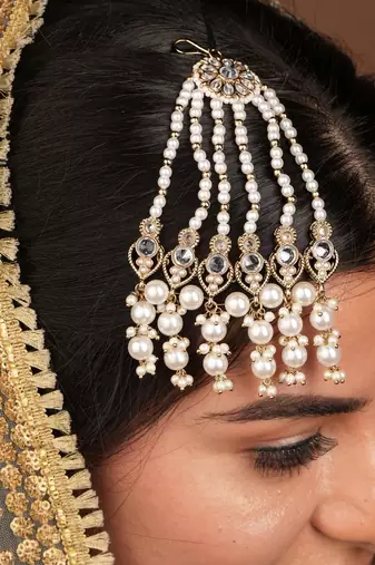 Exquisite Kundan Pearl Maang Tikka