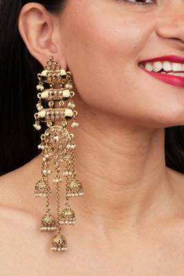 Contemporary Mehendi Antique Gold Studded Earrings: Wedding Elegance 1