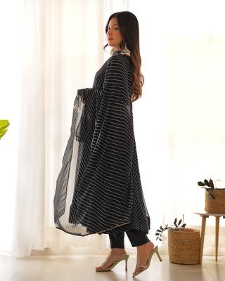 Fox Georgette Laheriya Print Fabric Fully Flair Anarkali Kurti, Dupatta And Pent 5
