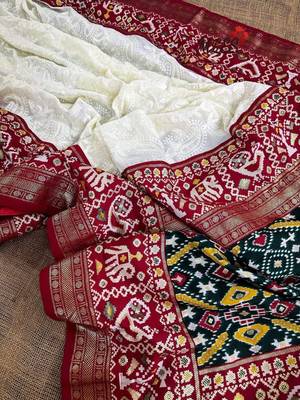Off White Premium Georgette Chikankari Lucknowi Embroidered Saree With Un-Stitched Blouse 3