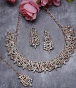 Gold plated rose gold ad white stone collar bone necklace set with earring & maangtika jewellery set (ns105605)