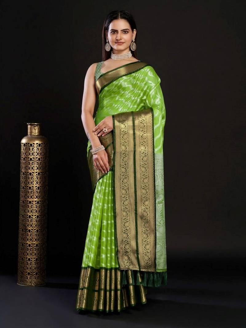 Women green woven Faux kanchipuram silk saree with blouse