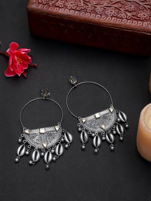 Oxidized metallic color kundan & shell light weight bali earrings 1