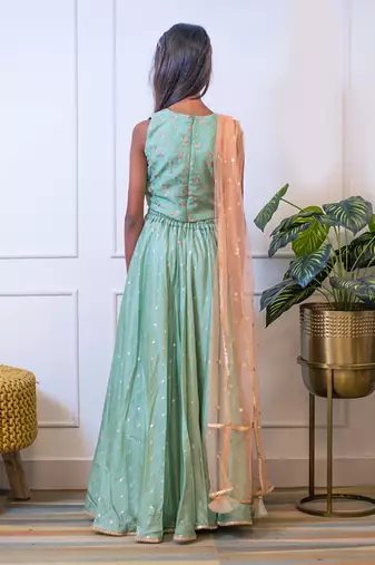 Green embroidered choli with dupatta