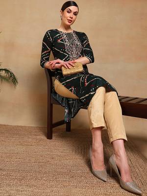 women green viscose rayon chevron printed straight kurta 3