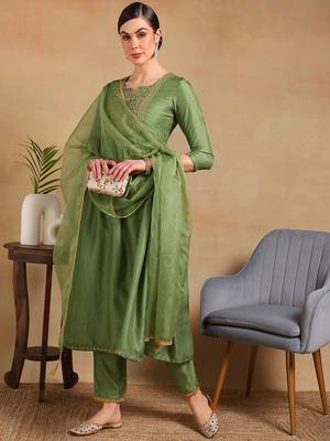 women green silk blend solid yoke design flared empire kurta pant with dupatta 3