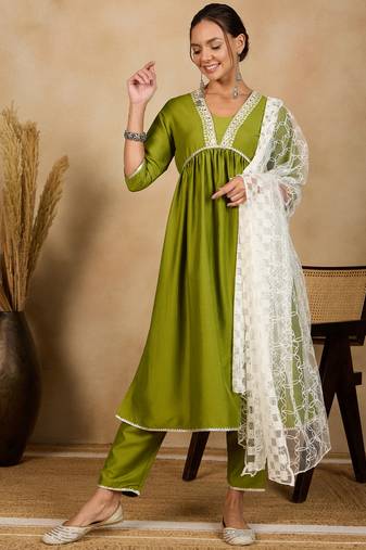 Winered woman green embroidered naira cut kurta set with dupatta