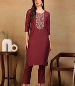 women mauve silk blend solid embroidered straight kurta