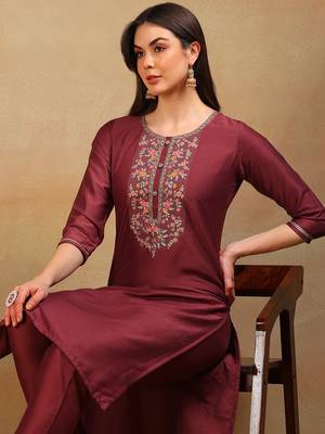 women mauve silk blend solid embroidered straight kurta 2