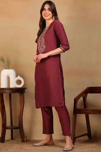 women mauve silk blend solid embroidered straight kurta