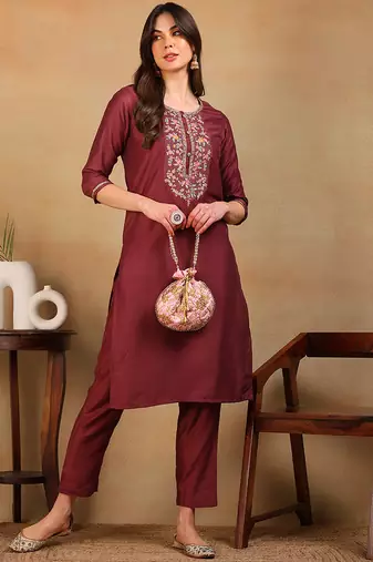 women mauve silk blend solid embroidered straight kurta