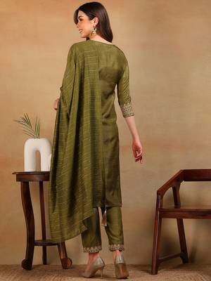 women olive silk blend solid embroidered straight kurta pant with dupatta 4