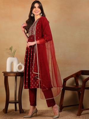 women maroon silk blend solid woven design flared empire kurta pant with dupatta 3