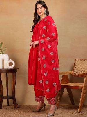 Rose red silk blend solid embroidered flared empire kurta pant with dupatta 3
