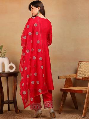 Rose red silk blend solid embroidered flared empire kurta pant with dupatta 4