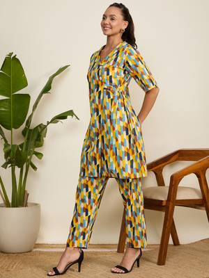 Winered woman abstract print blazer style co-ord set 3