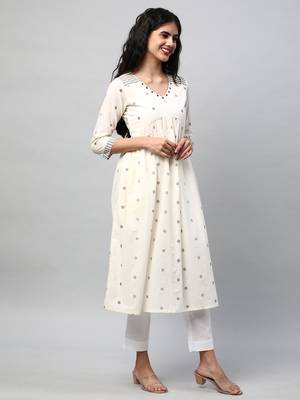 Flared kurta in cotton jamdani print with mirrorwork embellishment. 4