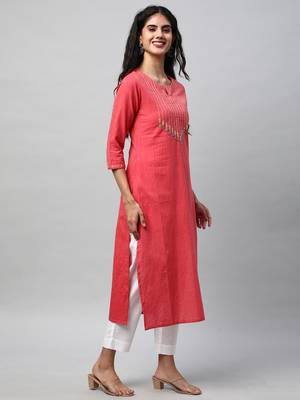 A straight kurta with machine embroidery at the center and sleeve. 3