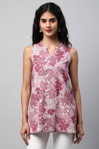 A-line printed flex sleeveless tunic with stand collar.