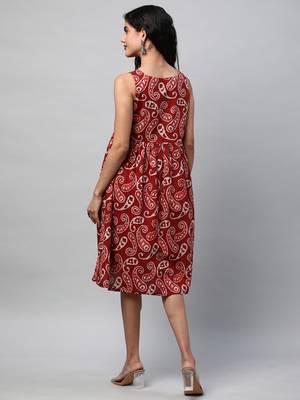 Boxy flared printed cotton dress with hand embroidery. 2