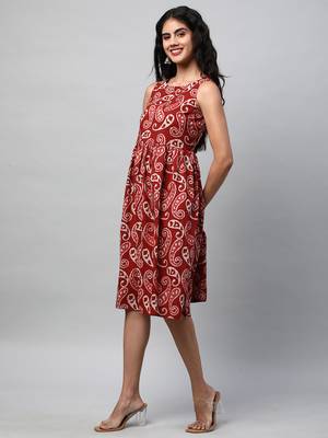 Boxy flared printed cotton dress with hand embroidery. 3