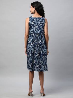 Boxy flared printed cotton dress with hand embroidery. 2