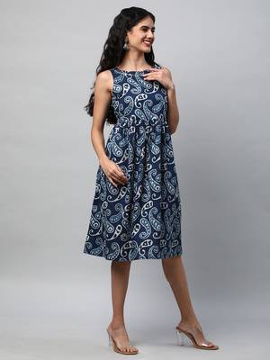 Boxy flared printed cotton dress with hand embroidery. 4