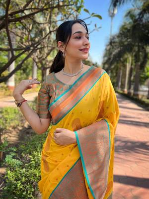 Yellow Soft Silk Contrast Gold Zari Woven Saree 2