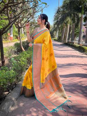 Yellow Soft Silk Contrast Gold Zari Woven Saree 3