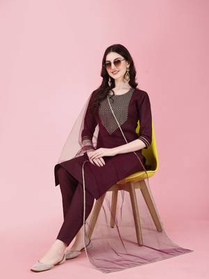 Women's Knee Length Cotton Blend Kurta Set With Net Dupatta (Maroon) (MAK87) 1