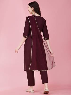 Women's Knee Length Cotton Blend Kurta Set With Net Dupatta (Maroon) (MAK87) 2