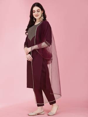 Women's Knee Length Cotton Blend Kurta Set With Net Dupatta (Maroon) (MAK87) 3