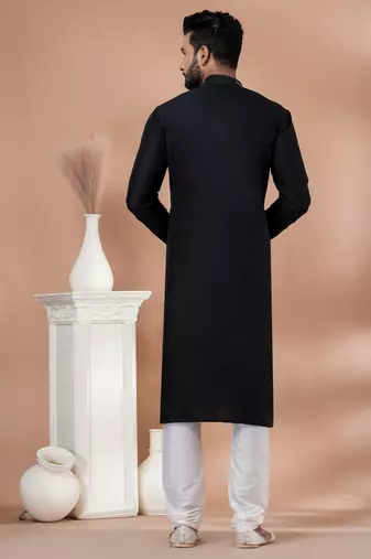 Kurta Pyjama Set.