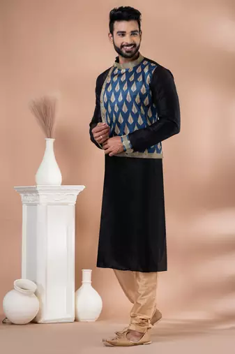Kurta Pyjama Set.