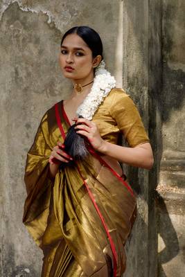 Gold solid  handloom tissue saree with red border 4