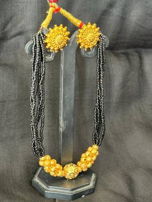 Traditional maharashtrian mangalsutra with earrings 1