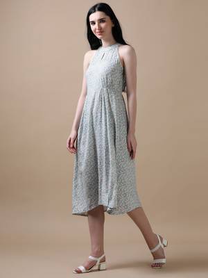 Blue sleeveless floral print flared dress 2