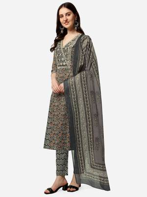 Black Cotton Yoke-Silver Gotta Patti Printed Kurta Trouser With Dupatta 2