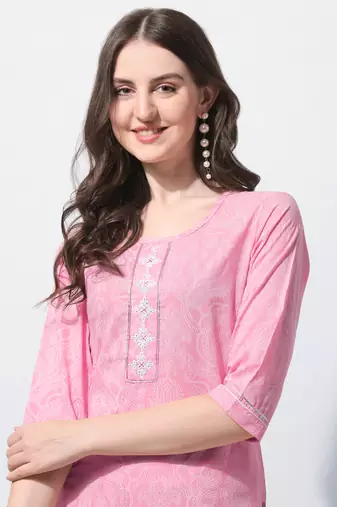 Pink Cotton Thread Embroidery Printed Kurta With Pant And Dupatta