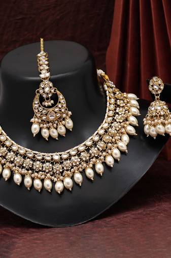White color kundan necklace set